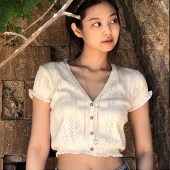 White crop top, short sleeved - Picture 2 of 3